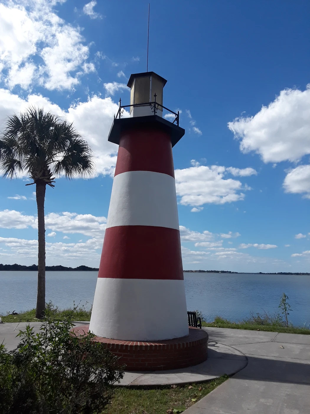 Red and white Mount Dora lighthouse beside Lake Dora